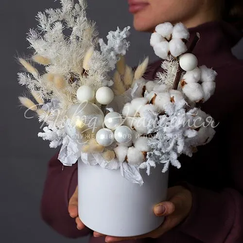 Новогодние композиции Цветочная композиция Снежная красавица