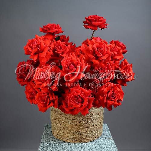 Розы в корзинах Корзина Магическая красота