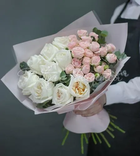 Пионовидные розы Букет Берега любви