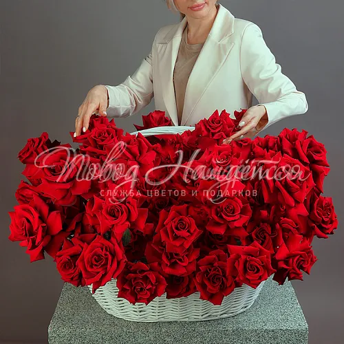 Розы в корзинах Корзина Искушенный красотой
