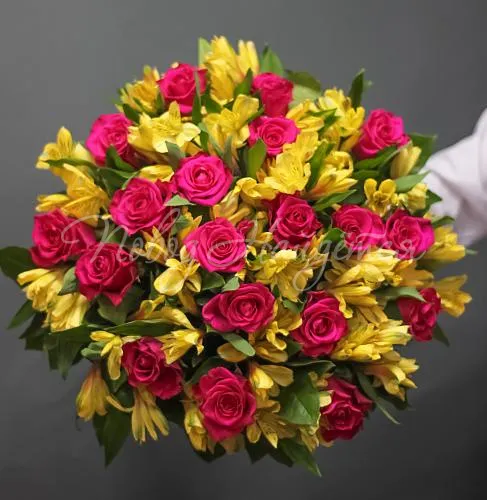 РОЗЫ Букет Радостный