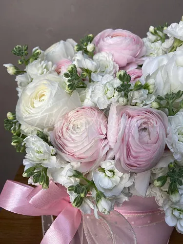 Букеты с РАНУНКУЛЮСАМИ Букет Базилье