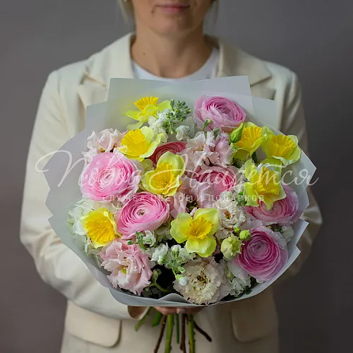 Букеты с РАНУНКУЛЮСАМИ Букет Секрет счастья