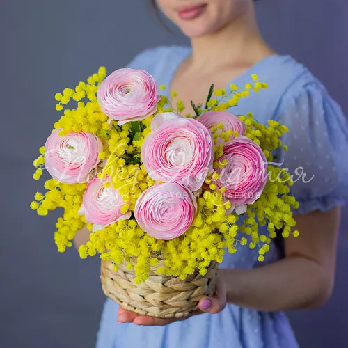 Букеты с РАНУНКУЛЮСАМИ Букет Первые ласточки