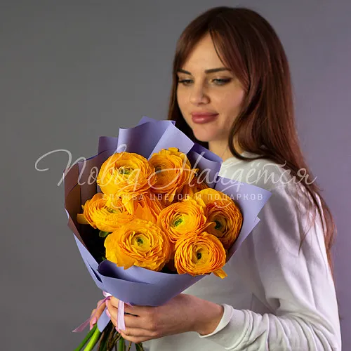 Букеты с РАНУНКУЛЮСАМИ Букет Желтый чемоданчик