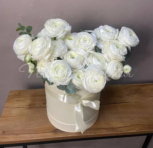 Букеты с РАНУНКУЛЮСАМИ Корзина Пралине