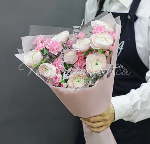 Букеты с РАНУНКУЛЮСАМИ Букет Цветут цветы