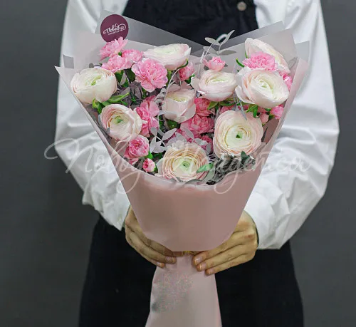 Букеты с РАНУНКУЛЮСАМИ Букет Цветут цветы