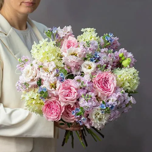 Букеты с РАНУНКУЛЮСАМИ Букет Грациозная дама