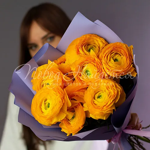 Букеты с РАНУНКУЛЮСАМИ Букет Желтый чемоданчик